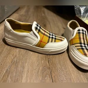 Gently used  Burberry low top check sneakers check size 41